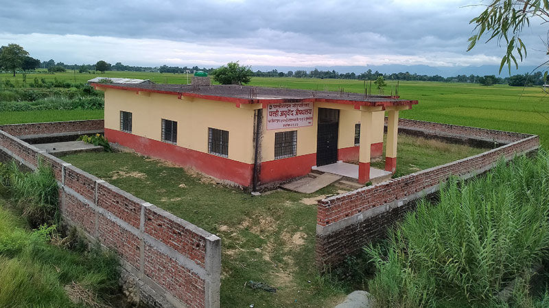 पाल्हीनन्दनको आयुर्वेद औषधालय भवन उपयोगविहीन