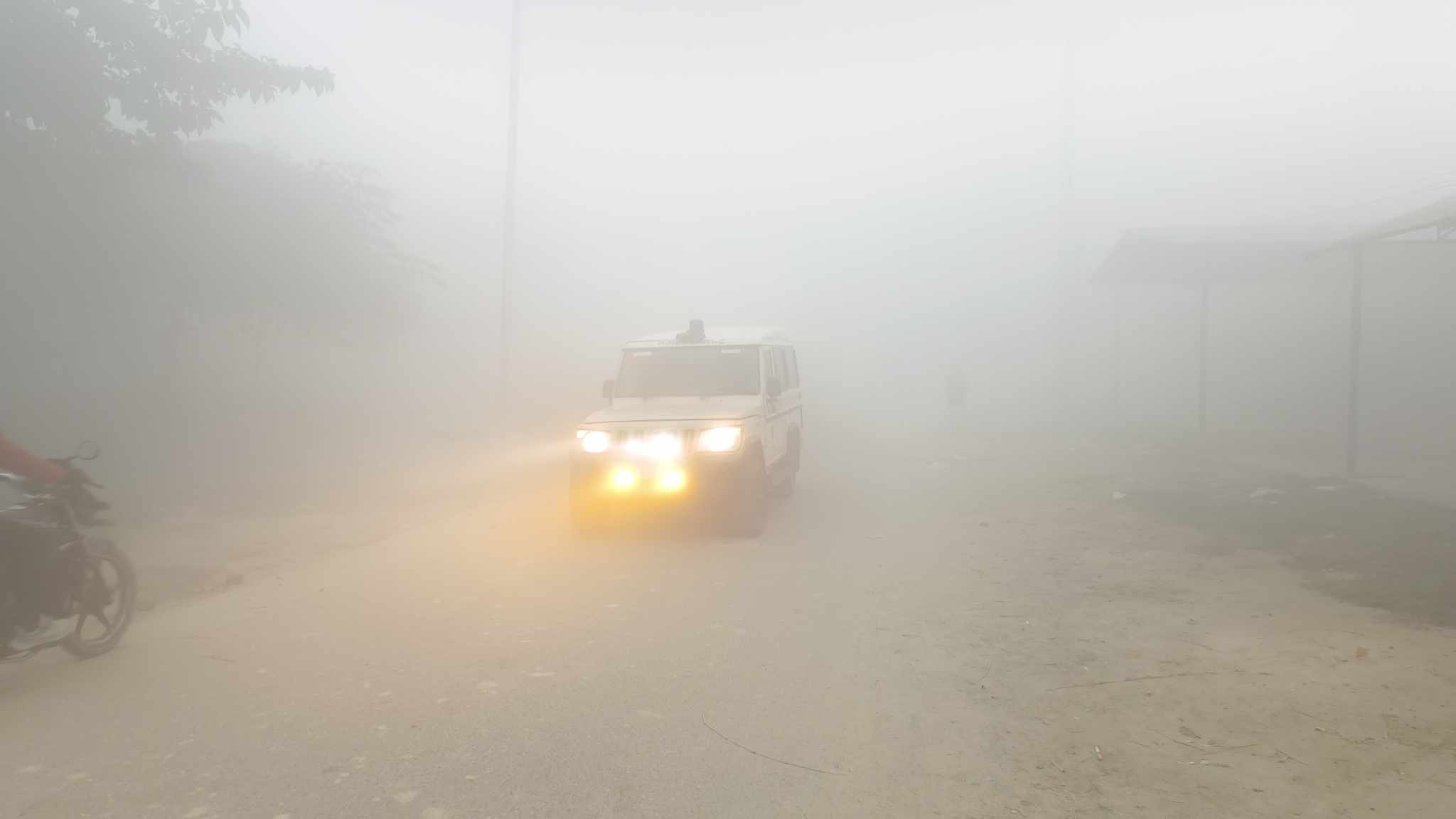 बाक्लो कुहिराका कारण तराई मधेसको जनजीवन प्रभावित