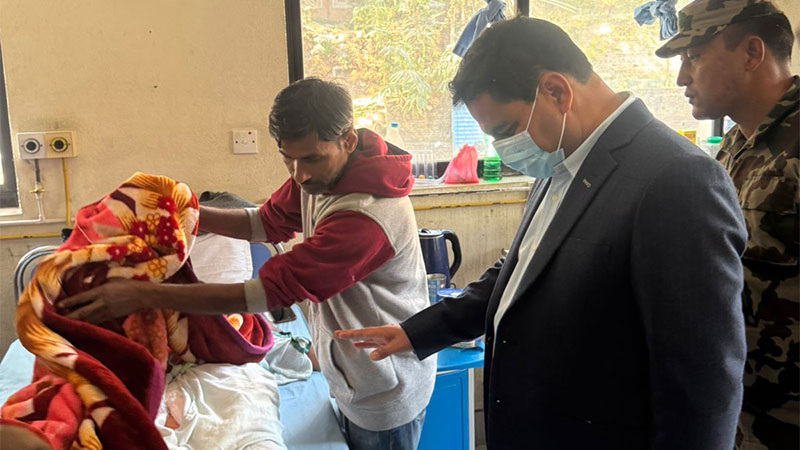 स्वास्थ्यमन्त्री पौडेल कीर्तिपुर अस्पतालका  जलनपीडित बिरामीको उपचारबारे लिए जानकारी