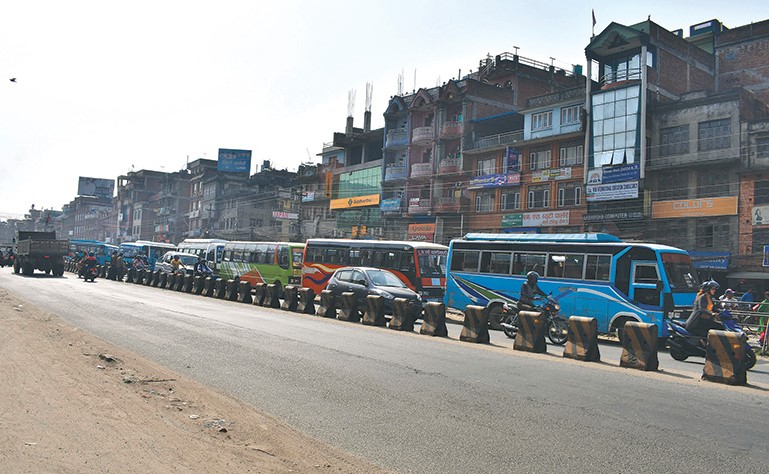 बनेपामा लागुपदार्थ सेवन गरी सवारी चलाउने ५ चालक पक्राउ